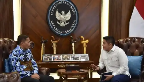 Seskab Teddy Bertemu Rektor UI dan Undip, Bahas Peringkat Perguruan Tinggi hingga Keberlanjutan